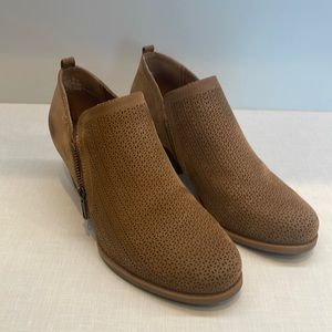Baretraps Rianne Bootie Size 8, barely worn!